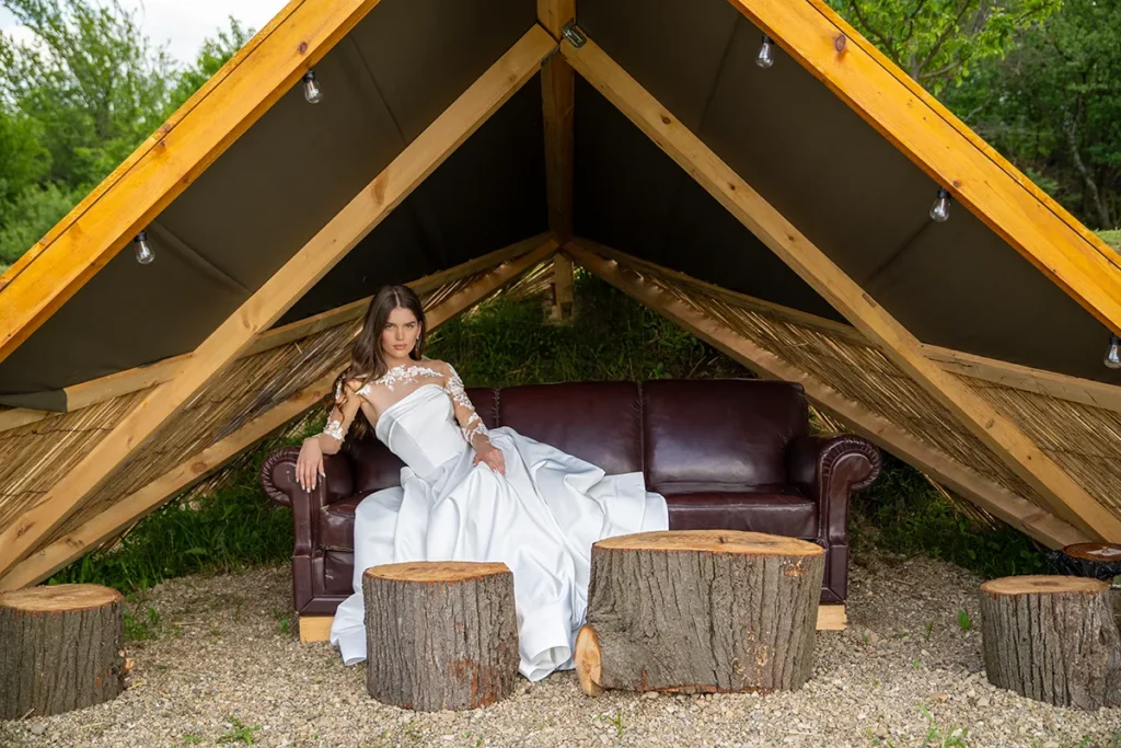 МАГДА булчинска рокля от сатен- MIRE бутик