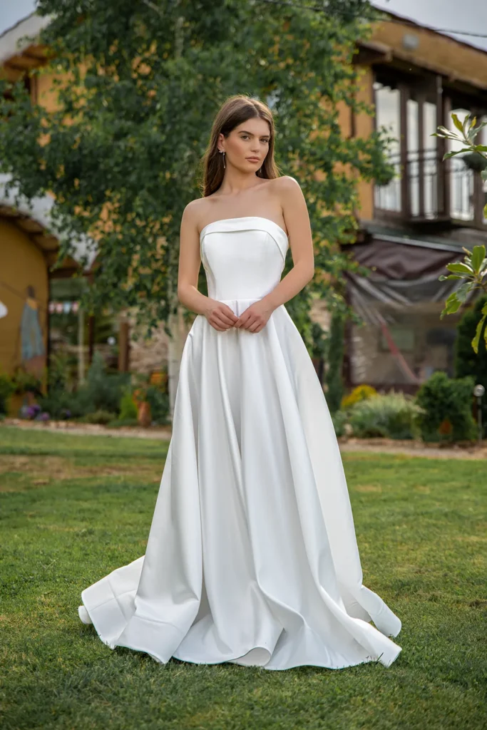 МАГДА сватбена рокля от сатен-MIRE бутик